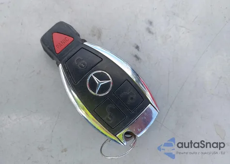 2011 Mercedes-Benz C 300 Luxury 4Matic/Sport 4Matic z USA, uszkodzony, nr VIN WDDGF8BB8BF656365